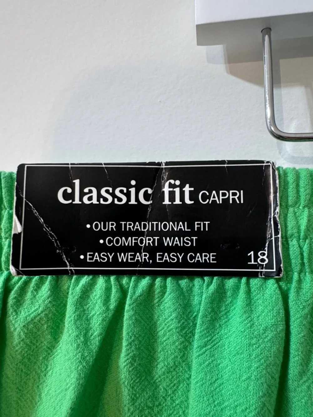 Cropped Eyelet Hem Twill Regular Fit Capris in Lime Size 18